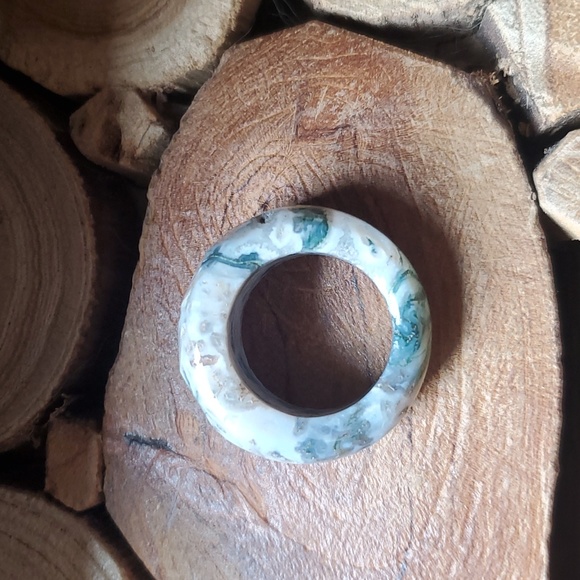 New Carved Faceted Natural Moss Agate Ring. - Picture 5 of 15